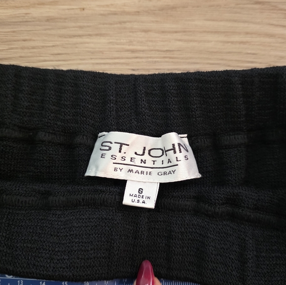 PRISTINE St John Black Carwash Skirt Size 6 - Picture 4 of 8